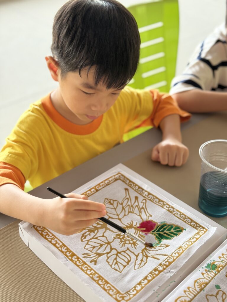 Batik Painting Experience: Hands-on Fun for Everyone!🖌️🎨